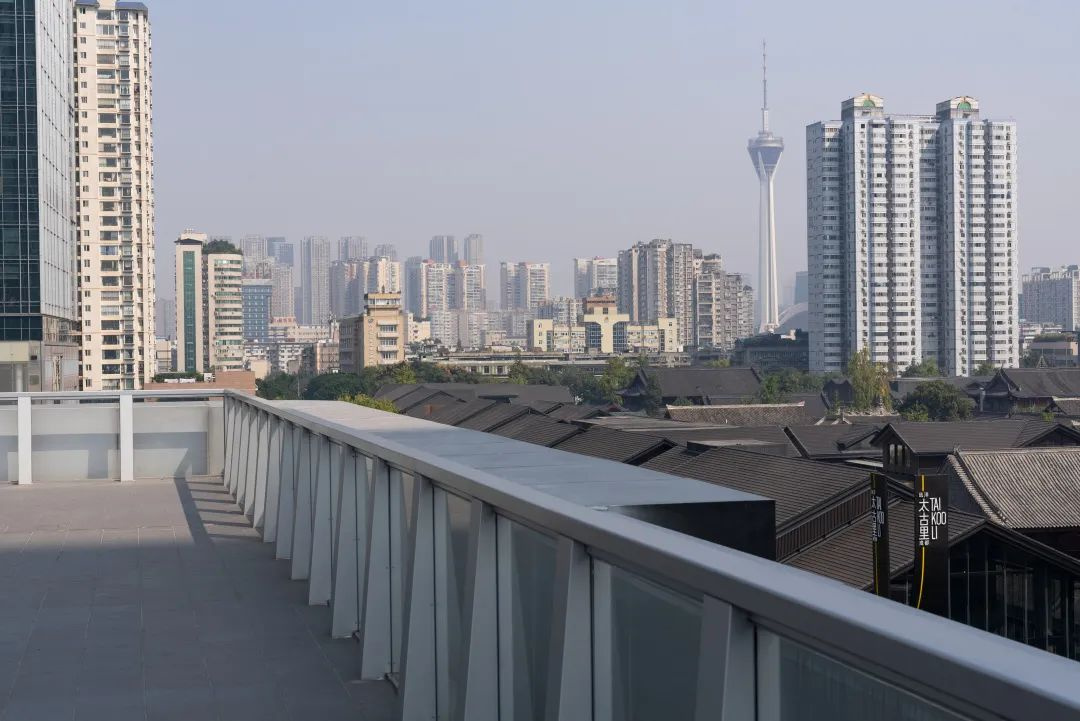 成都 | 觀繁華市景，探多變藝術(shù)——風(fēng)尚匯聚之地的2400㎡藝術(shù)美學(xué)空間